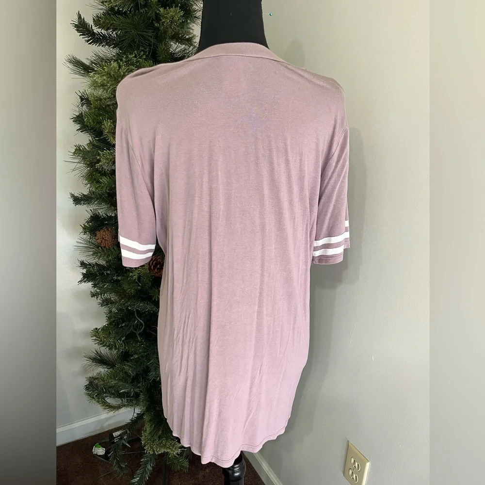 NO BOUNDARIES XL (15-17) Pink “Love” in laurels T-shirt with side tie knot - Picture 2 of 9